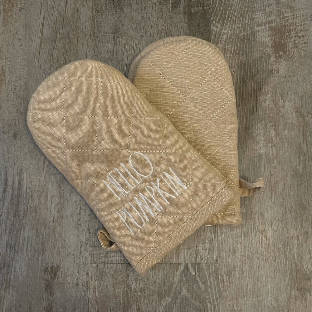 Rae Dunn HELLO PUMPKIN mini oven mitts